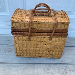 Large Vintage Wicker Picnic Basket Old Fashioned Rustic Woven Reed/Rattan Wicker